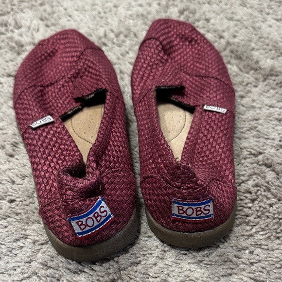 Skechers Women's Maroon Textured Loafers - Picture 2 of 4